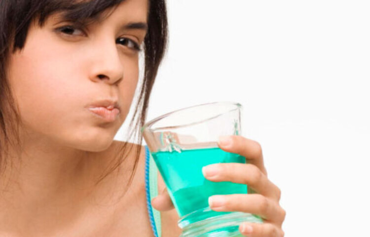 মাউথওয়াশের এই সব উপাদান কতক্ষণ মুখের ভিতরে করোনা সঙ্গে যুদ্ধ চালাতে পারবে সেই নিয়ে এখনও কিছু নিশ্চিত করে বলা সম্ভব হয়নি গবেষণা চলছে।