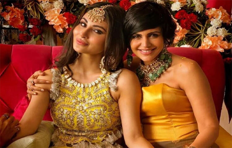 মৌনি রায়ের দীর্ঘ সময়ের বয়ফ্রেন্ড শিল্পপতি সুরজ নাম্বিয়ারকে আজই (২৭ জানুয়ারি)। ভারতের  গোয়ায় তার বিয়ের অনুষ্ঠানে যোগ দিতে বন্ধুবান্ধব ও আত্মীয় স্বজন একে একে উপস্থিত হতে শুরু করেছেন। ভারতীয় রীতিনীতি মেনেই মৌনি রায়ের বিয়ে হচ্ছে। যেখানে মেহেদি পর্ব, সংগীত শুরু হয়ে গিয়েছে। সেই ছবিই একের পর প্রকাশ্যে আসতে শুরু করেছে। ছবি: সংগৃহীত