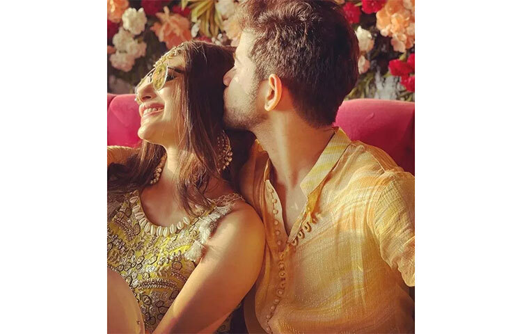 মৌনি রায় তার বিয়ে নিয়ে বিগত বেশ কিছু সময় ধরেই চর্চায়। বর্তমান সময়ে দাঁড়িয়ে মৌনি রায় ও তার হবু স্বামী একটি বড় সিদ্ধান্ত নিয়েছেন। ছবি: সংগৃহীত