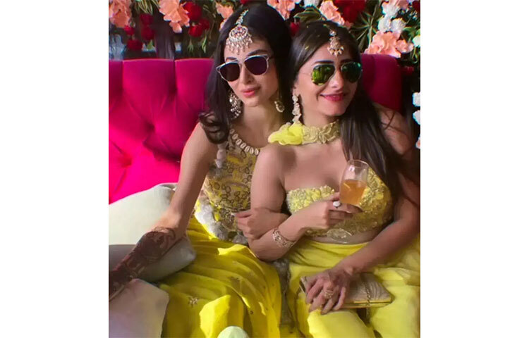 করোনা ভাইরাসের তৃতীয় ঢেউয়ের মাঝেই বিয়ে সারতে হচ্ছে মৌনি রায় ও সুরজ নাম্বিয়ারকে। তাই নিমন্ত্রিতদের জন্য একটি নিয়ম করা হয়েছে। সেই নিয়ম না মানলে বিয়েতে প্রবেশাধিকার পাওয়া যাবে না। ছবি: সংগৃহীত