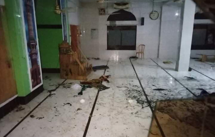 এসি বিস্ফোরণের পর মসজিদের দৃশ্য।