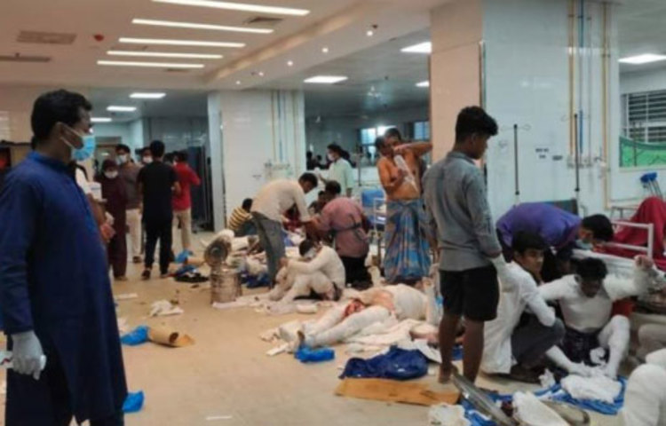 হাসপাতালে আহতের একাংশ।