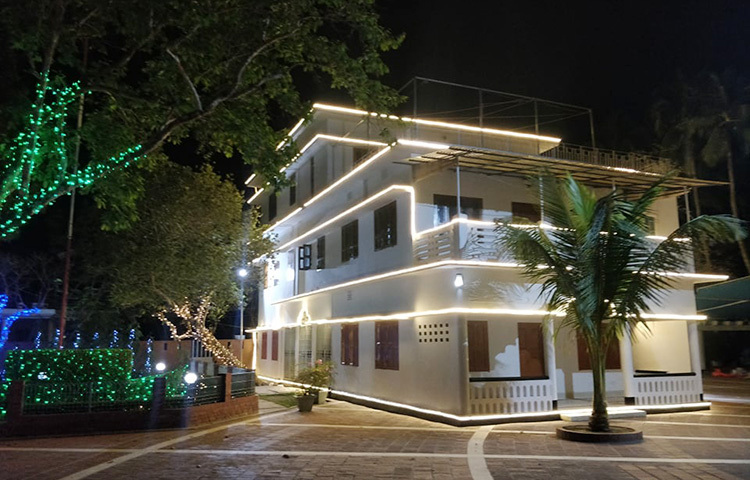 বঙ্গবন্ধুর শতবার্ষিকী উপলক্ষে আগামী ২৮ তারিখ অবধি এ আলোকসজ্জা রাখা হবে। ছবি: মেহেদী হাসান