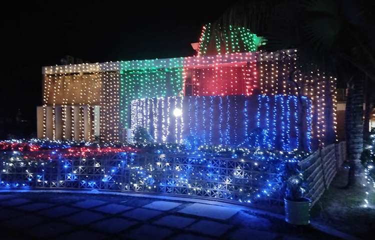 বাগেরহাটের চিতলমারী হতে আসা সুকুমার বাইন বলেন, আমি লোকমুখে শুনতে পেয়ে দেখতে এসেছি, আমার অনেক ভালো লাগছে। ছবি: মেহেদী হাসান