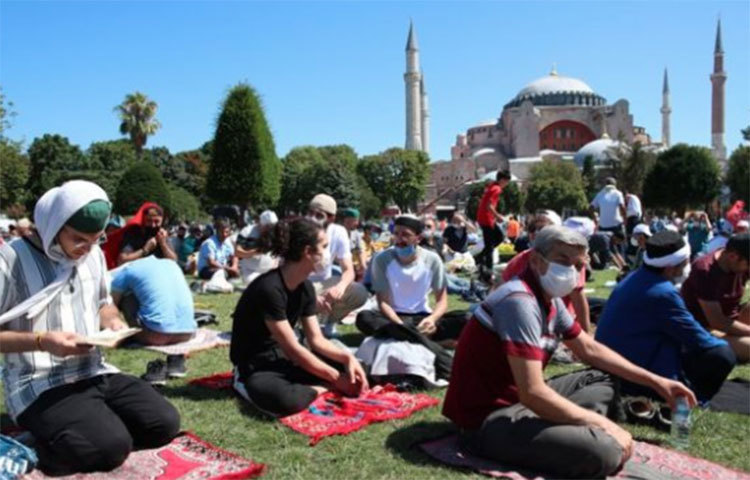 ১৯৮৫ সালে জাদুঘর হায়া সোফিয়াকে বিশ্ব ঐতিহ্য স্থাপনা ঘোষণা করে ইউনেস্কো।