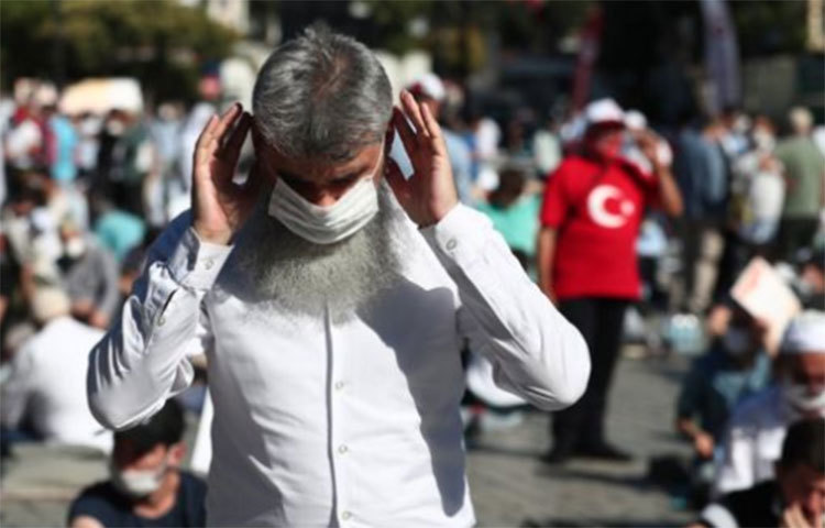 পরে দেশটির প্রেসিডেন্ট রিসেপ তাইয়েপ এরদোয়ান জাতির উদ্দেশে দেয়া এক ভাষণে বিশ্ব ঐতিহ্যের অংশ এই স্থাপনাকে মসজিদে রূপান্তরে আদালতের সিদ্ধান্ত স্বাগত জানিয়ে ২৪ জুলাই প্রথম জুমার নামাজের জন্য মসজিদটি খুলে দেয়ার ঘোষণা দেন।