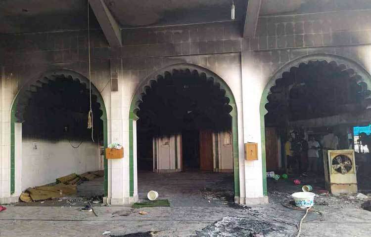 মসজিদ পুড়ে ছাড়খাড়।