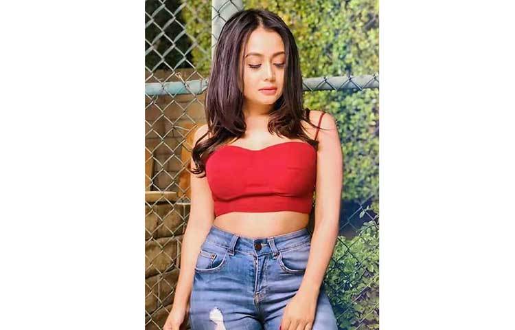 এরপর থেকে আর পিছন ফিরে তাকাতে হয়নি নেহা কক্করকে। কখনো সানি সানি আবার কখনও কুইন-এর লন্ডন ঠুমকা গেয়ে বলিউডের প্রথম সারির গায়িকা হয়ে ওঠেন নেহা কক্কর।