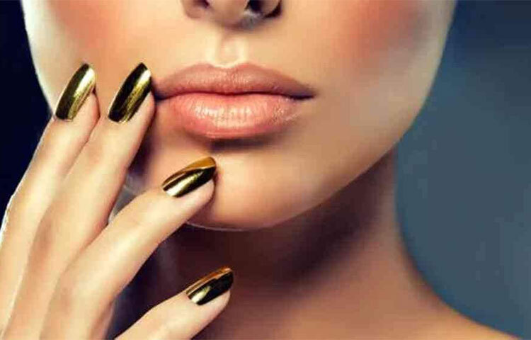 রসুন তেল: রসুন সেলেনিয়াম সমৃদ্ধ, যা নখের বৃদ্ধিতে সাহায্য করে। রসুনের টুকরো দিয়ে আঙুলের নখ ঘষতে হবে। রসুনের তেলও ব্যবহার্য। ছবি: সংগৃহীত