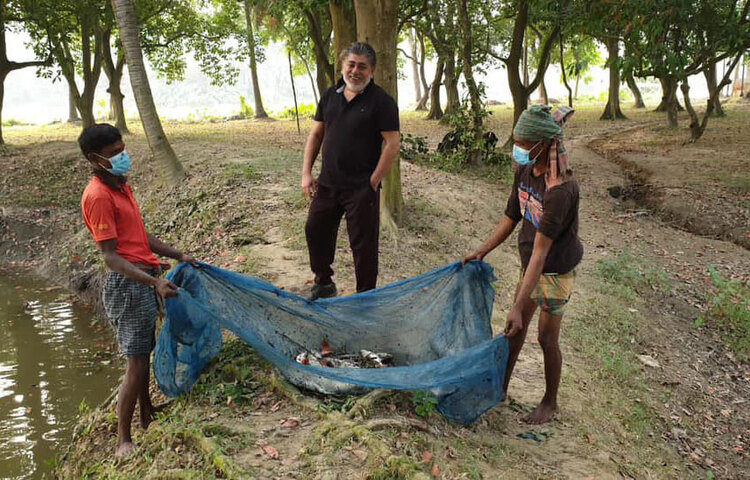 কৃষিকাজে ব্যস্ত থাকতে পেরে আনন্দিত নাঈম। ছবি: সংগৃহীত