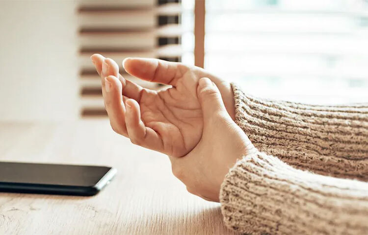 পুরুষদের ক্ষেত্রে যদি তর্জনীটি অন্য আঙুলগুলোর থেকে লম্বা হয়: এছাড়া যেসব পুরুষের তর্জনী অন্য আঙুলগুলোর থেকে লম্বা হয়, তাদের প্রস্টেট ক্যানসারে আক্রান্ত হওয়ার সম্ভাবনা থাকে বেশি। ছবি: সংগৃহীত