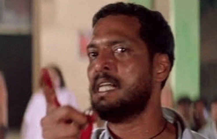 নানা পাটেকর। বলিউডে অভিনয়ের জন্য তিনি ঠিক যতটা জনপ্রিয়, তার চেয়েও কয়েক গুণ বেশি লোকপ্রিয় তার এই উদার মনোভাবের জন্য। তারকারা উপার্জন তো অনেক বেশি করেন, কিন্তু তাদের মধ্যে হাতে গোনা কয়েক জনই এই ঔদার্য দেখাতে পারেন। নানা তাদেরই অন্যতম।