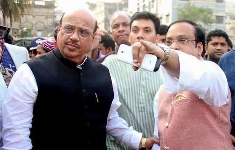 তিনি স্বাস্থ্য ও পরিবার কল্যাণ মন্ত্রণালয়ের দায়িত্বপ্রাপ্ত সাবেক মন্ত্রী ছিলেন।