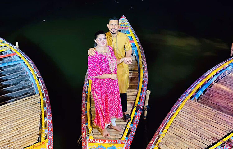 নাসির-তামিমার এই ছবি দেখে হাবিব নামের এক ভক্ত লিখেছেন, ‘মাশাল্লাহ খুব ভালো লাগছে। সবসময় ভালো থাকো আর মাঝেমধ্যে কিছু ছবি আপলোড দিও যেন নিন্দুকেরা জ্বলে।’ ছবি: ফেসবুক