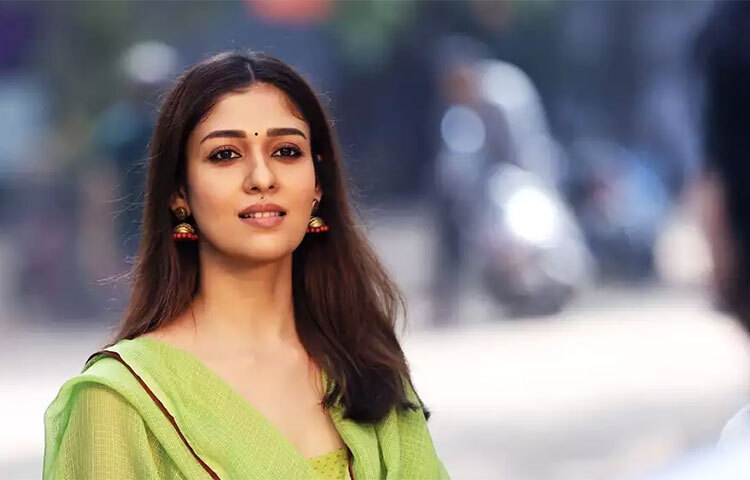 এ ছাড়াও অভিনেত্রীর বাড়ির গ্যারাজে রয়েছে একটি ফোর্ড এনডেভার এবং টয়োটা ইনোভা ক্রিস্টা মডেলের একটি বহুমূল্য গাড়ি। ছবি: সংগৃহীত