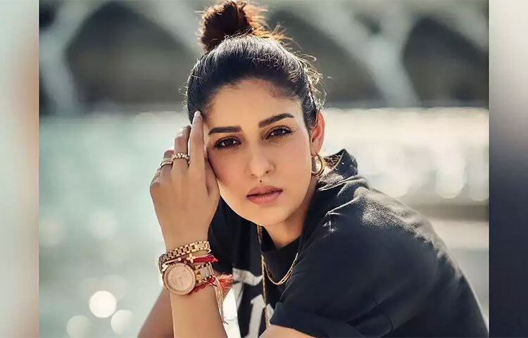 ২০০৩ সালে ‘মানাসিনাক্কারে’ মালয়ালাম ছবির মাধ্যমে দক্ষিণের বিনোদনজগতে পা রাখার আসার দুদশকের মধ্যে তিনি ৭৫টি ছবিতে অভিনয় করেছেন। দর্শককে একের পর এক তামিল, তেলুগু ও মালয়ালাম ছবি উপহার দিয়েছেন এই অভিনেত্রী। ছবি: সংগৃহীত