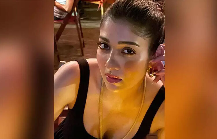 বহু নামী সংস্থার বিজ্ঞাপনে অভিনয় করতে দেখা যায় তাকে। নিউজ২৪-এর প্রতিবেদন অনুযায়ী, বিজ্ঞাপনের প্রচারবাবদ তিনি পাঁচ কোটি রুপি আয় করেন। সংবাদ সংস্থা সূত্রের খবর অনুযায়ী, ছবি প্রতি ১০ কোটি রুপি পর্যন্ত উপার্জন করেন নয়নতারা। ছবি: সংগৃহীত