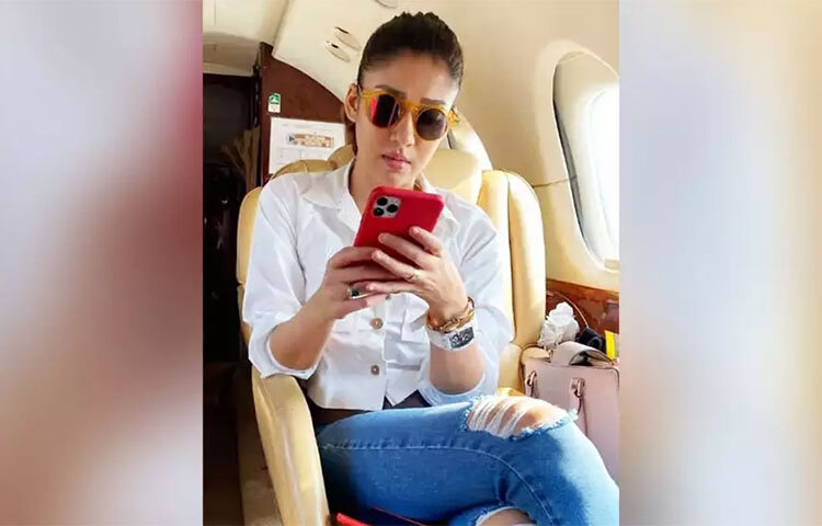 সম্প্রতি একটি প্রাইভেট জেটও কিনেছেন অভিনেত্রী। চেন্নাই থেকে হায়দরাবাদ ও কোচি যাতায়াতের জন্য তিনি এই জেট ব্যবহার করেন। ছবি: সংগৃহীত