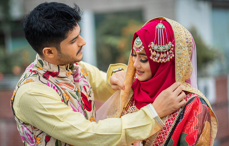 বর-কনে দুজনের পরিবারের সদস্যরা বিয়েতে উপস্থিত ছিলেন। শোবিজে নিলয়ের কয়েকজন বন্ধুও উপস্থিত ছিলো বলে জানা গেছে। ছবি: ফেসবুক