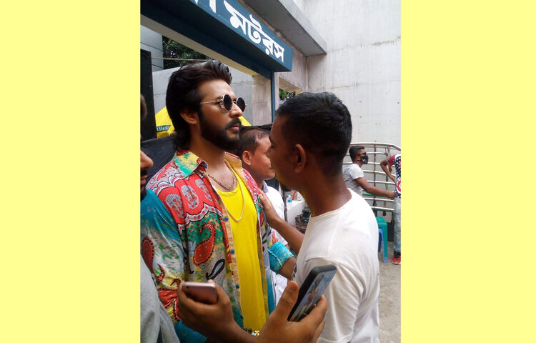 ২৪ সেপ্টেম্বর বিএফডিসিতে দিনব্যাপী এই বিজ্ঞাপনের শুটিংয়ে অংশ নেন ইমন ও নিরব।