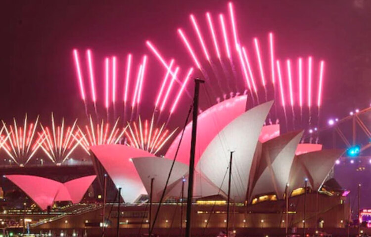 অস্ট্রেলিয়ার সিডনি ছাড়াও নিউ সাউথ ওয়েলশ, ভিক্টোরিয়াসহ অন্যান্য অংশেও প্রতিবারের মতোই স্বাগত জানানো হয় নতুন বছরকে। ছবি: সংগৃহীত