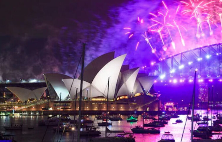 তবে অস্ট্রেলিয়ায় সবচেয়ে বড় উৎসবের চেহারা দেখা যায় সিডনি হারবারেই। ছবি: সংগৃহীত