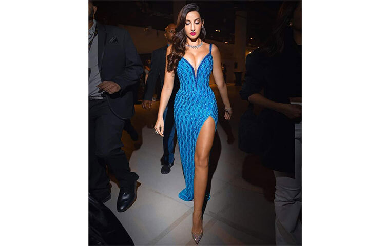 নীল ড্রেসে ভক্তদের মাতাচ্ছেন নোরা। ছবি: সংগৃহীত