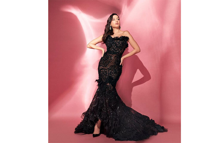 কালো মৎস্যকন্যার সাজে নোরা। ছবি: সংগৃহীত