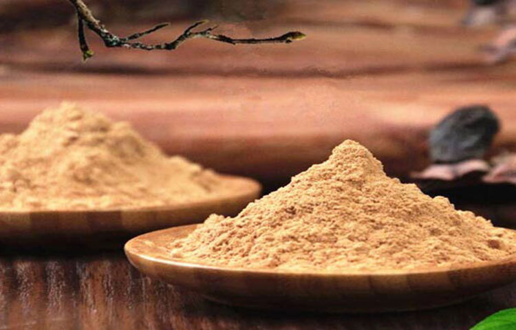 ত্বকের সমস্যায় অনেক দিন চন্দনগুঁড়া ব্যবহার করা হয়ে আসছে। বাড়তি তেল দূর করে ত্বককে নিখুঁত ও উজ্জ্বল করে তোলে চন্দনগুঁড়া। দুধের সঙ্গে চন্দনগুঁড়া মিশিয়ে নাকে লাগান। ১৫ মিনিট পর স্ক্রাব করে ঠান্ডা পানিতে ধুয়ে ফেলুন। ছবি: সংগৃহীত