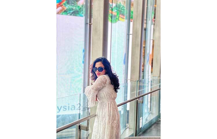 ক্যামেরার মুখোমুখি নুসরাত।