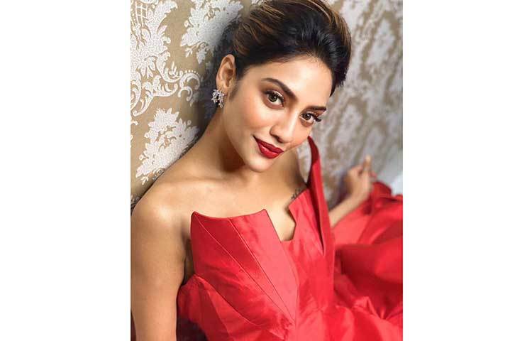 অভিনয়ের পাশাপাশি সম্প্রতি টিএমএম ম্যাগাজিরনের ফটোশুটেও দেখা যায় নুসরাত জাহানকে। যেখানে স্বামী নিখিল জৈনকে নিয়ে ফটোশুট করতে দেখা যায় অভিনেত্রী সাংসদকে।