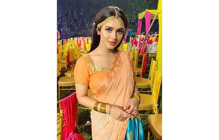 নুসরাত শুটিংয়ের সময়।