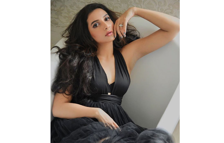 নিজেই এই ছবি প্রকাশ করেছেন ইনস্টাগ্রামে। অল্প সময়ের মধ্যেই ছবিটি সোশ্যাল মিডিয়াতে ছড়িয়ে পড়ে।