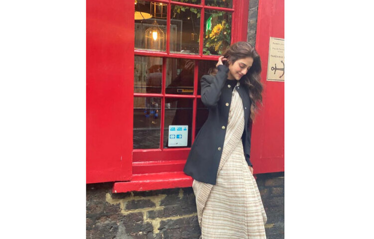 শুটিংয়ের ফাঁকে নিজের বেশকিছু ছবি ক্যামেরাবন্দি করে ইনস্টাগ্রামে পোস্ট করেছেন অভিনেত্রী। ক্যাপশনে লিখেছেন, ‘সোয়েটার ওয়েদার ইজ বেটার ওয়েদার’।