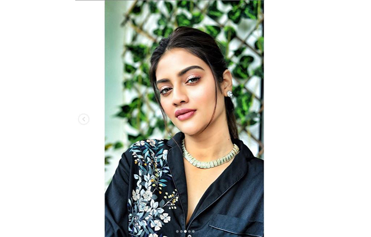 নিজের ইনস্টাগ্রাম হ্যান্ডেলে ছবি শেয়ার করেন নুসরাত।