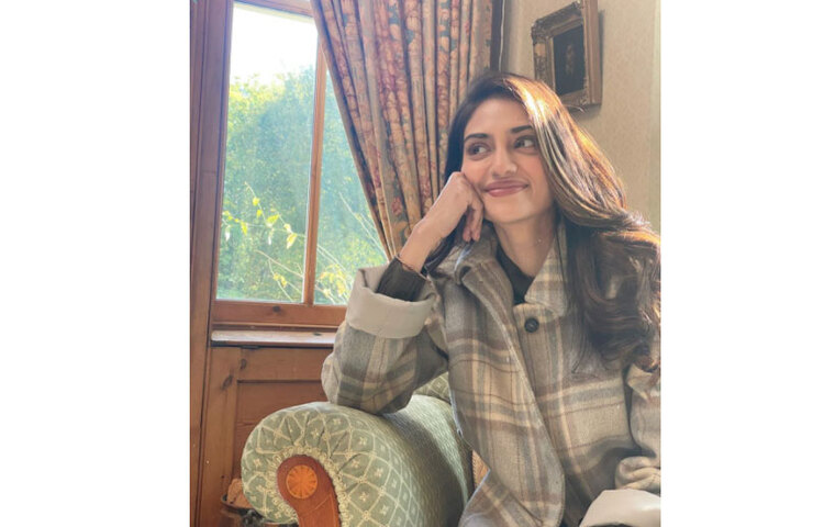 দুদিন আগে এই ছবিটিও পোস্ট করেছিলেন নুসরাত, ক্যাপশনে লিখেছেন, ‘যখন আমি তোমার কথা ভাবি’। নুসরাতের এই ক্যাপশন কি স্বামী নিখিল জৈনের উদ্দেশ্যে?