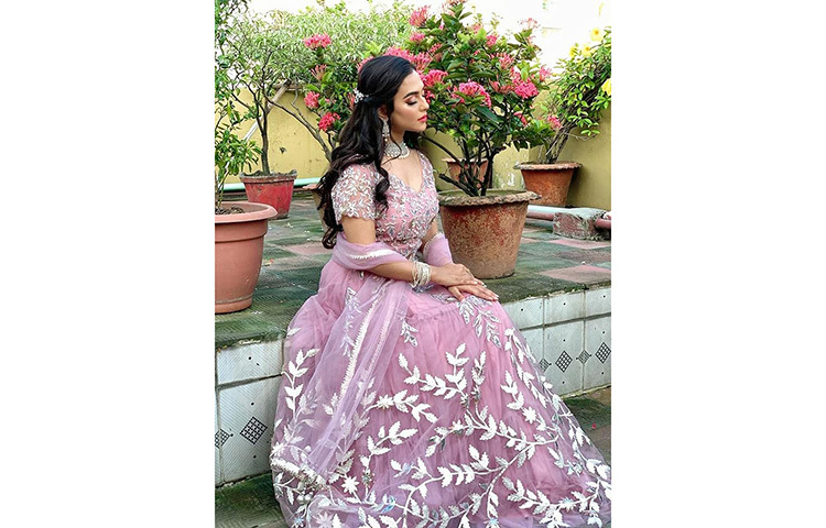 ফুলের জলাসায় নুসরাত। ছবি: ফেসবুক