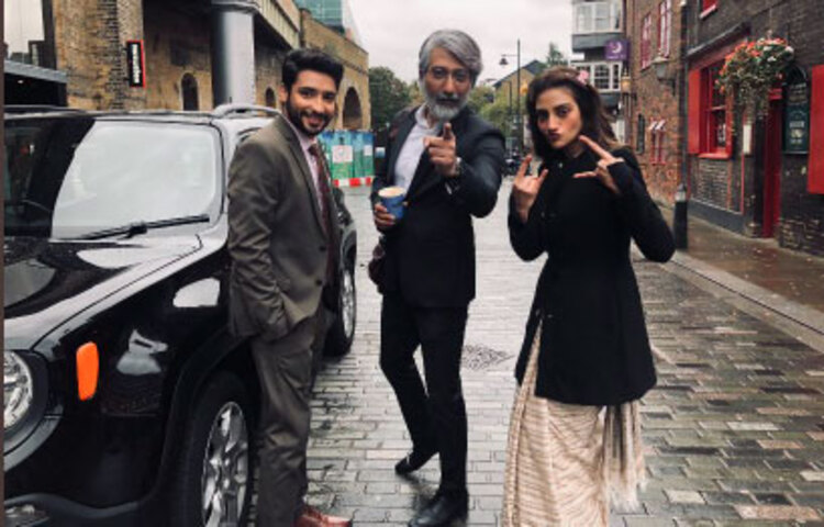 অক্ষয় মুভির তরফে নুসরাত জাহান, গৌরব চক্রবর্তী ও পরিচাবর সায়ন্তন ঘোষালের এই ছবিটি পোস্ট করা হয়।