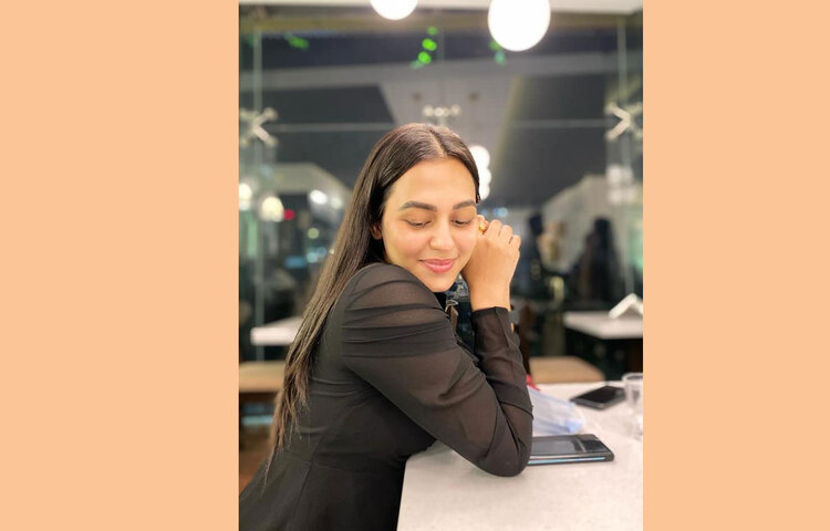 নুসরাত ফারিয়ার এ ছবি দেখে মো. ফয়সাল হোসেন নামে একজন মন্তব্য করে লিখেছেন, ‘বয়কট ফেরান্স’।