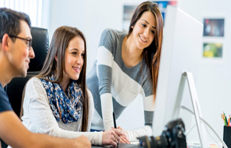 কিছু কিছু প্রজেক্ট থাকে যেখানে সবার সঙ্গে কাজ করতে হয়। আমিই সেরা এটা না ভেবে সবার সঙ্গে সহযোগিতা করে কাজ করুন। এতে কোম্পানি বুঝতে পারবে যে আপনি একজন দক্ষ টিম প্লেয়ার।