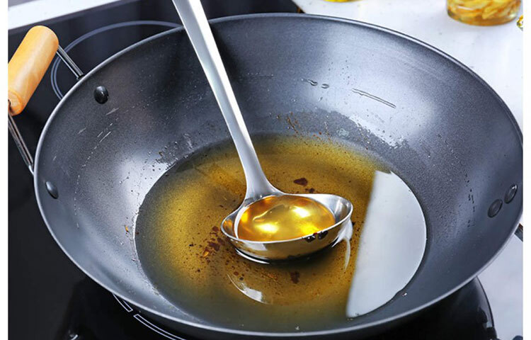 বারবার একই পোড়া তৈরি খাবার খেলে উচ্চ রক্তচাপ, হার্টের সমস্যা বা ডায়াবেটিসের সমস্যা দেখা দেয় শরীরে। ছবি: সংগৃহীত