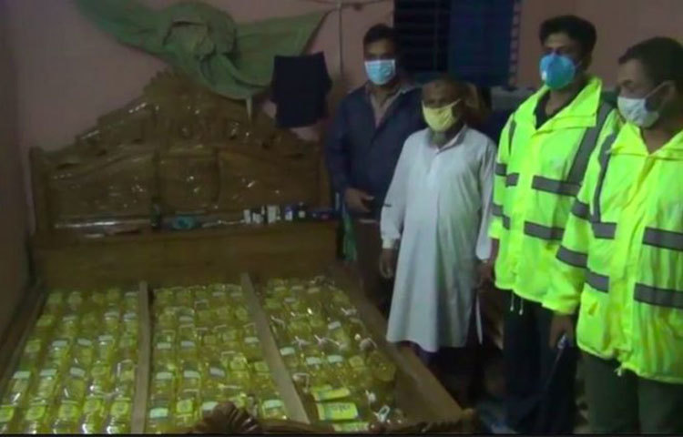 রংপুর মেট্রোপলিটন পুলিশের অতিরিক্ত উপ-কমিশনার (ডিবি অ্যান্ড মিডিয়া) উত্তম প্রসাদ পাঠক সাংবাদিকদের এ তথ্য জানিয়েছেন।