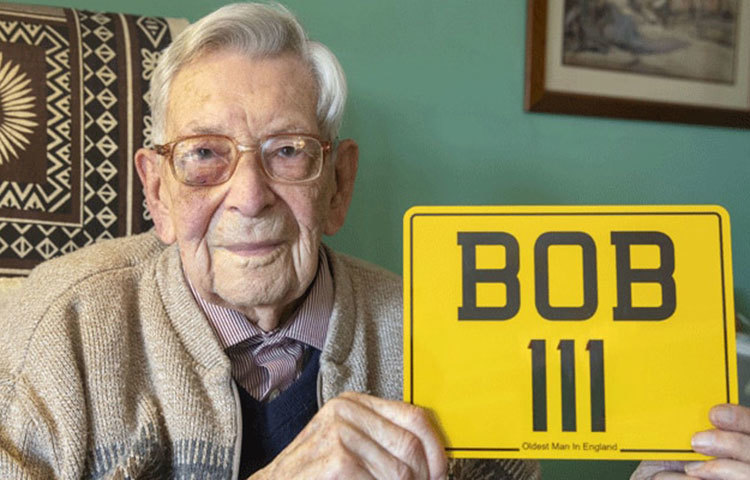 চলে গেলেন বিশ্বের সব থেকে বয়স্ক মানুষ বব ওয়েইটন। মৃত্যুকালে তার বয়স হয়েছিল ১১২ বছর ৫৯ দিন।