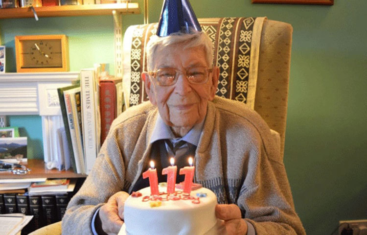 বৃহস্পতিবার রাতে ঘুমের মধ্যেই মারা গিয়েছেন বব। জানিয়েছে তার পরিবারের লোকজন। ব্রিটেনের ববকে বিশ্বের সব থেকে বয়স্ক মানুষ হিসাবে স্বীকৃতি দিয়েছিল গিনেস বুক অফ ওয়ার্ল্ড রেকর্ডস।