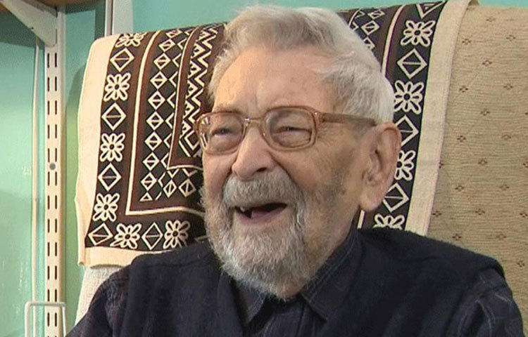 সাত ভাই বোনের মধ্যে বব ছিলেন সপ্তম। কর্মজীবনে কাজ করেছেন তাইওয়ান, জাপান ও কানাডায়। ববের তিন ছেলে। ১০ জন নাতি-নাতনি।