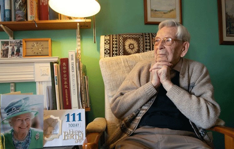 এর আগে দক্ষিণ আফ্রিকার ফ্রেদি বেøাম দাবি করেছিলেন, তিনি ১১৬তম জন্মদিন পালন করেছেন। তবে গিনেস বুক অব ওয়ার্ল্ড রেকর্ড কর্তৃপক্ষ স্বাকৃতি দেয়নি তাকে।