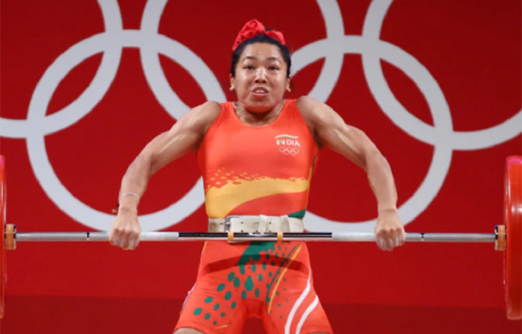 এমন পারফরম্যান্সের পর মীরাবাঈ বললেন, আমি খুব নার্ভাস ছিলাম। গোটা দেশ আমার খেলা দেখছিল। এত প্রত্যাশা ছিল আমার উপর। আমি নিজেকে উজাড় করে দেব বলেই ঠিক করে রেখেছিলাম। ছবি: সংগৃহীত