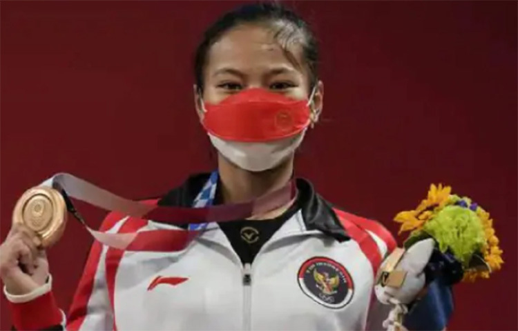 মীরাবাঈ আরও বললেন, সোনা জয়ের জন্য খুব চেষ্টা করেছি। কিন্তু এবার হলো না। ক্লিন অ্যান্ড জার্ক-এ অল্পের জন্য লক্ষ্যে পৌঁছতে পারলাম না। আক্ষেপ রয়েছে। তবে নিজের পারফরম্যান্সে আমি খুশি। ছবি: সংগৃহীত