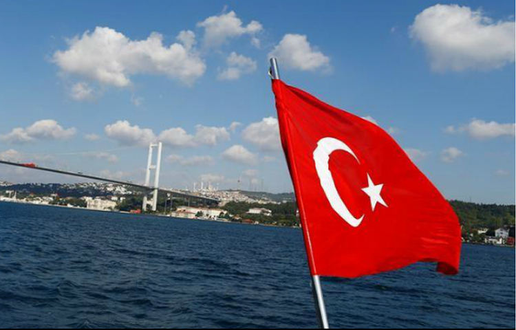 তুরস্ক: প্রতি বছর তুরস্কে ২০ লাখ ৭ হাজার টন পেঁয়াজ উৎপাদন করা হয়। বিশ্বের পেঁয়াজ উৎপাদনকারী দেশের মধ্যে তুরস্কের অবস্থান পঞ্চম।