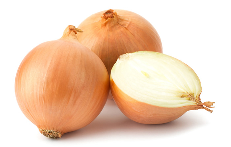 পেঁয়াজের খাদ্যগুণ কী কী: পেয়াজ আসলে মশলা জাতীয় খাবার। এর মূল উপাদান পানি, কার্বোহাইড্রেট ও ফাইবার। তবে পেঁয়াজে পানির পরিমাণ সবচেয়ে বেশি-প্রায় ৮৫ শতাংশ। এছাড়াও পুষ্টিগুণ বলতে গেলে, ভিটামিন সি, বি এবং পটাসিয়াম থাকে।